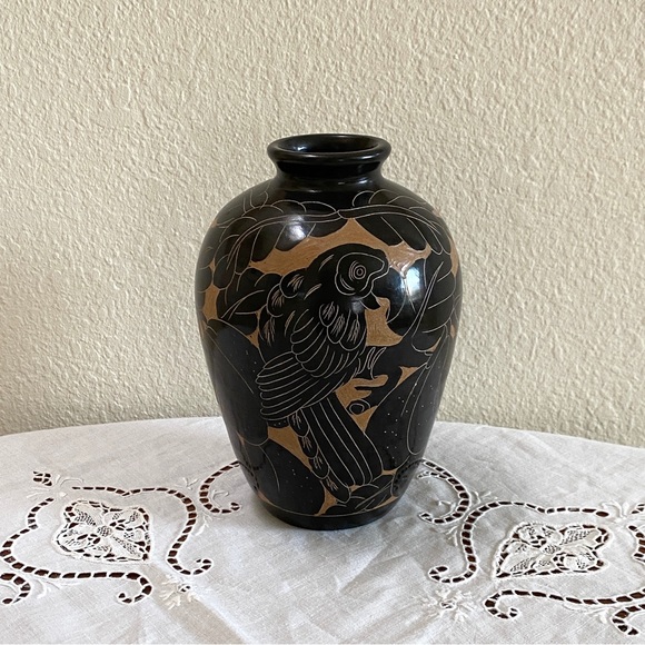 Terracotta Vase Hand Carved Art Bird Nicaragua Signed Urn Parrot - Picture 3 of 10